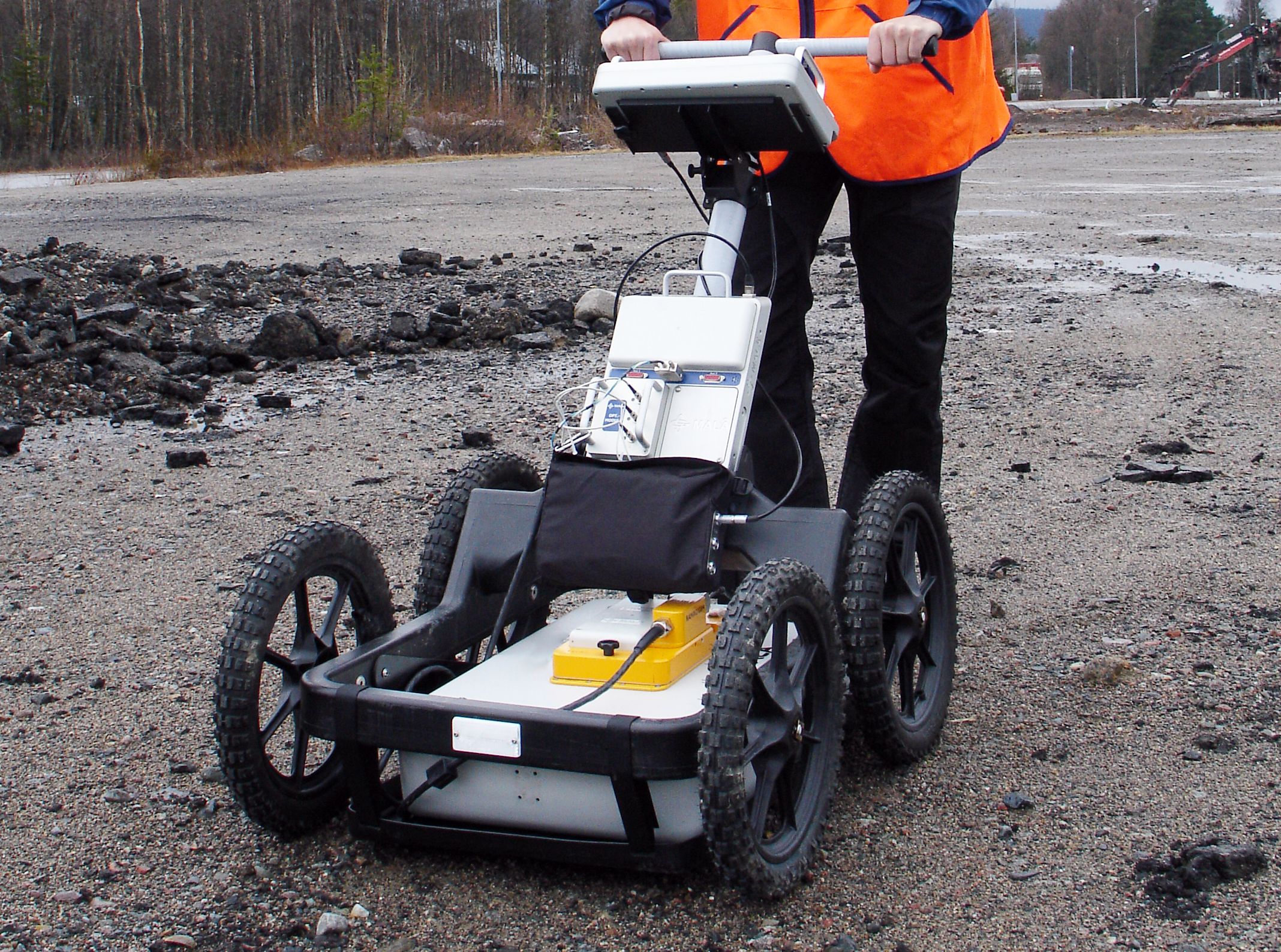 Gpr 3. Георадар око-3. Георадар око-2. Георадар в криминалистике. Георадар переносной.